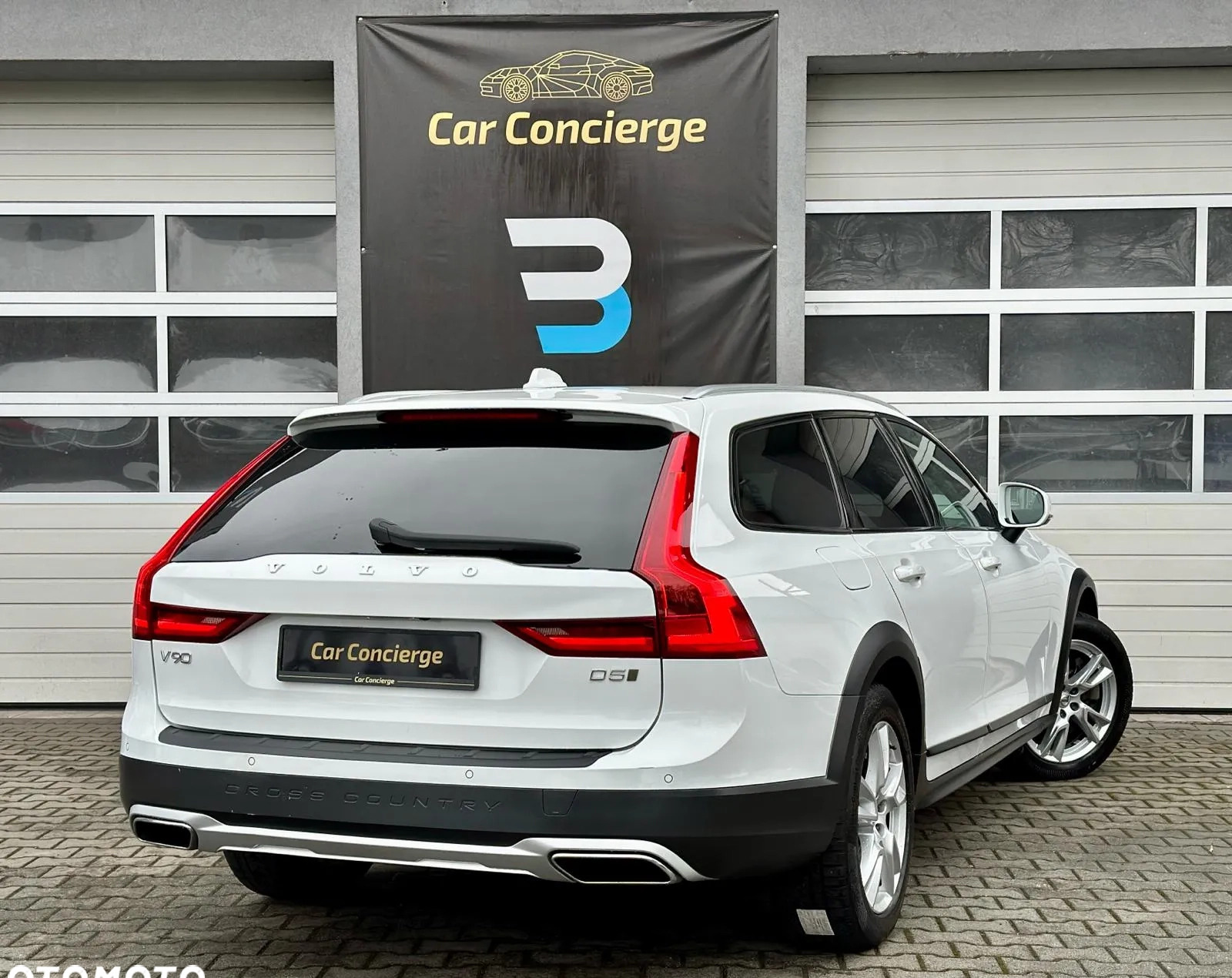 Volvo V90 Cross Country cena 134900 przebieg: 176000, rok produkcji 2019 z Ostroróg małe 742